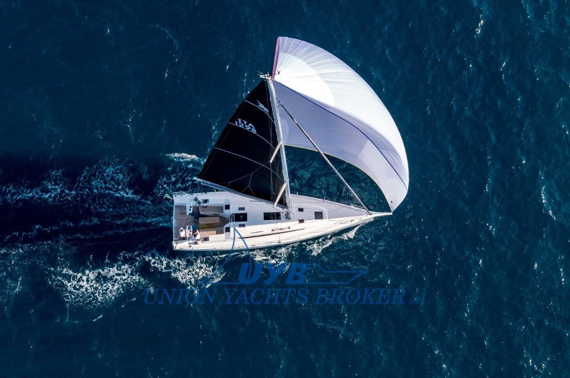 Italia Yachts Italia 12.98 - Detail View 1 Italia Yachts Italia 12.98 - Detail View 1