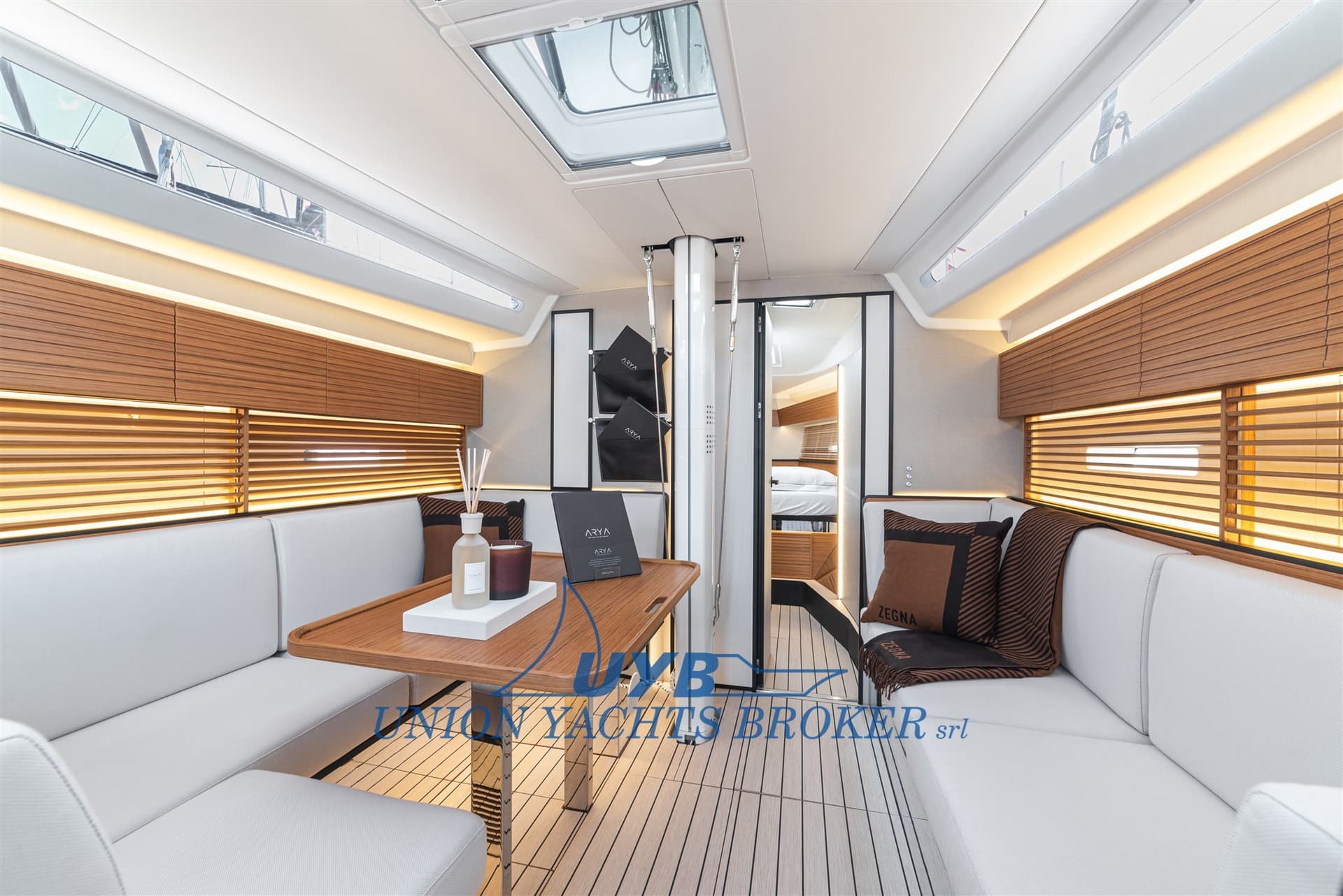 Italia Yachts Italia 12.98 used - hero image 8