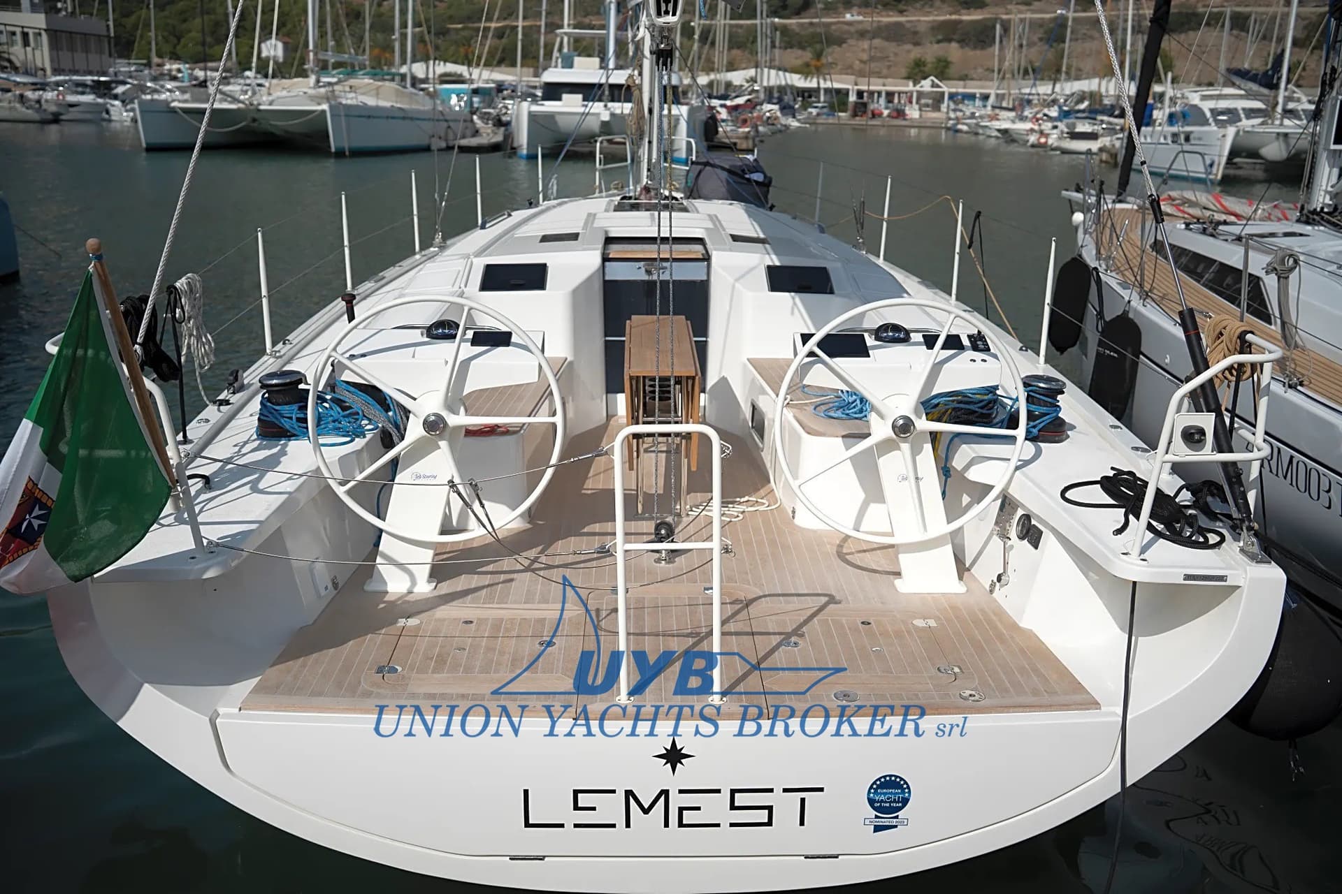 Italia Yachts Italia 12.98 - Deck View Italia Yachts Italia 12.98 - Deck View