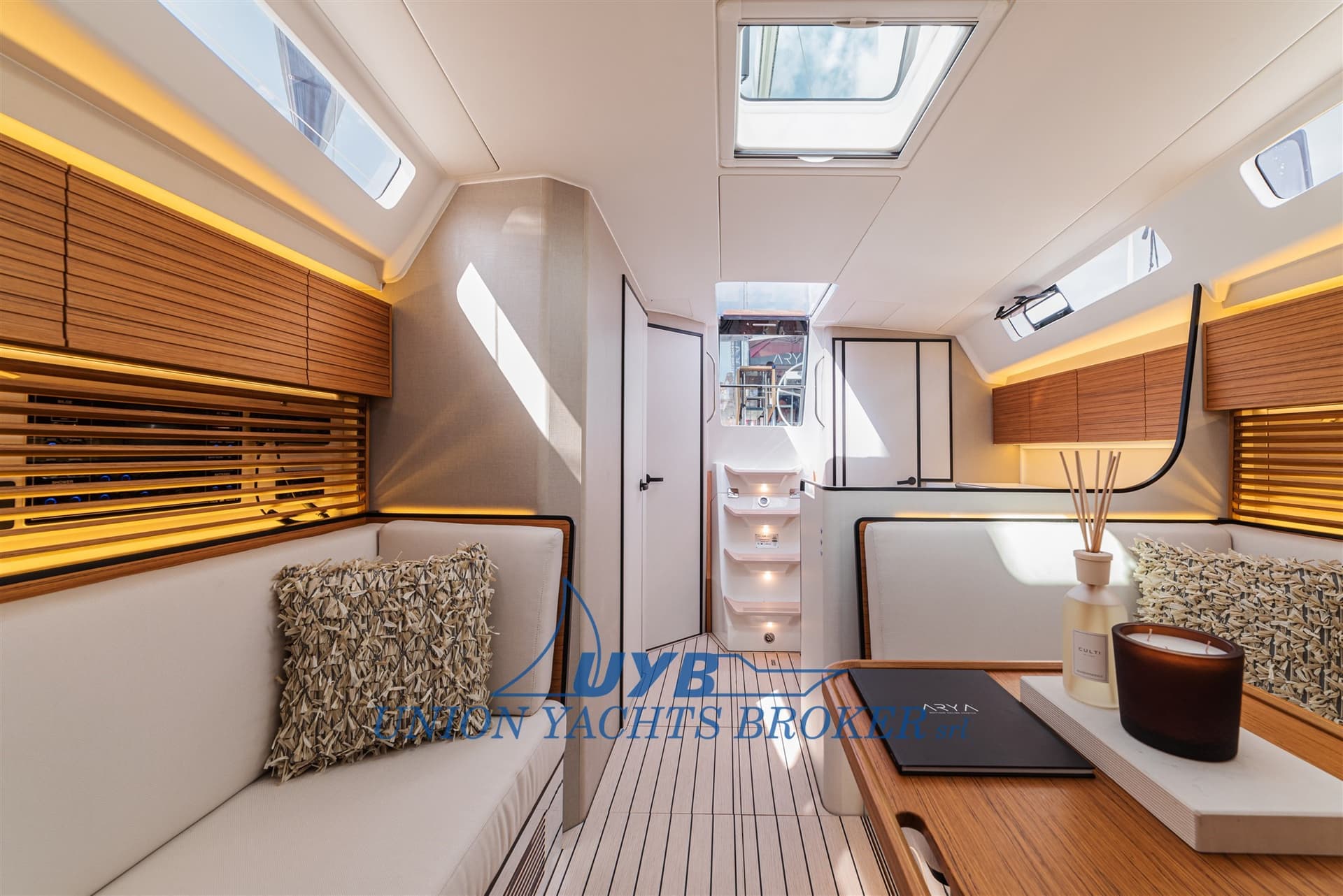 Italia Yachts Italia 12.98 used - hero image 5