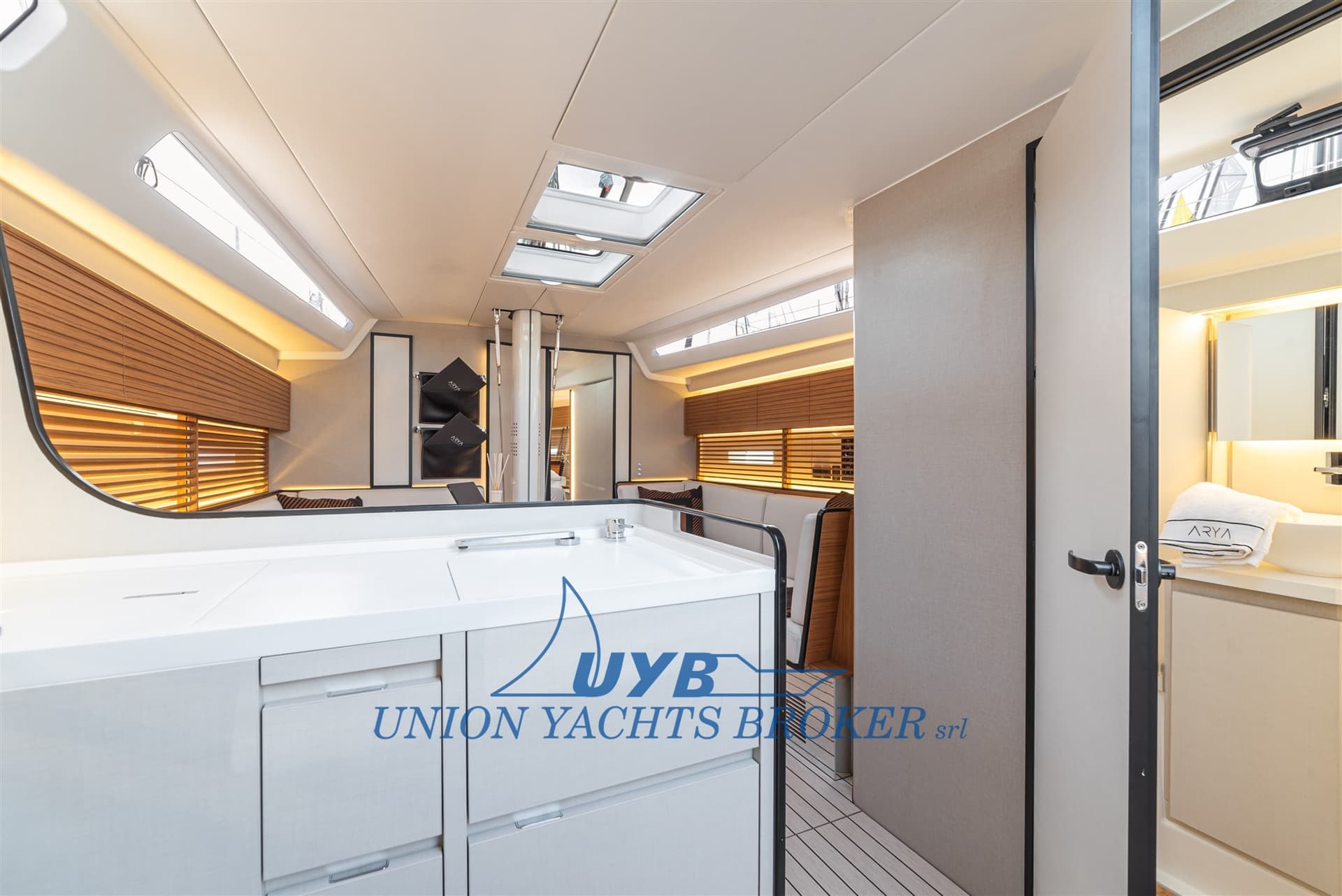 Italia Yachts Italia 12.98 used - hero image 10