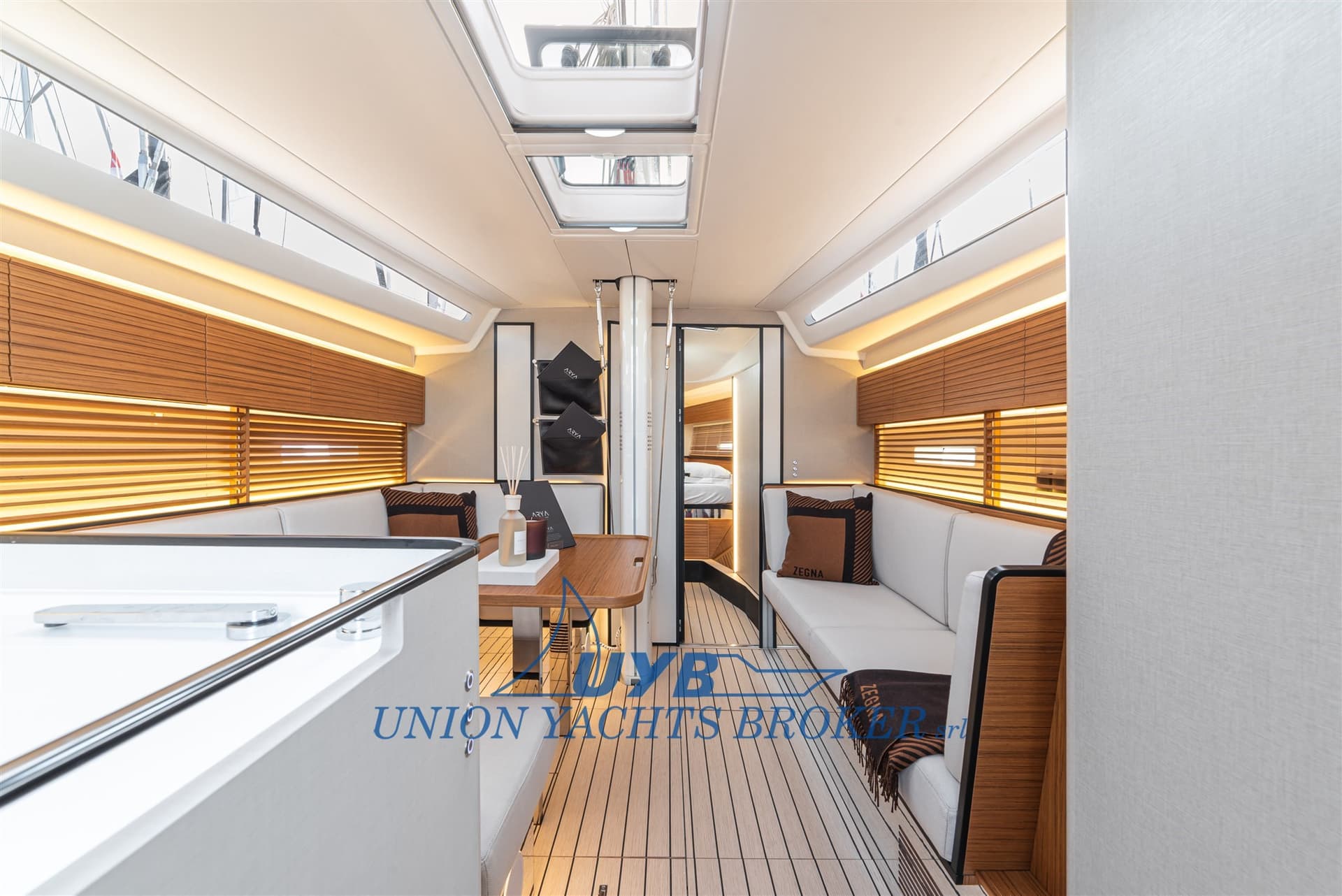 Italia Yachts Italia 12.98 used - hero image 7