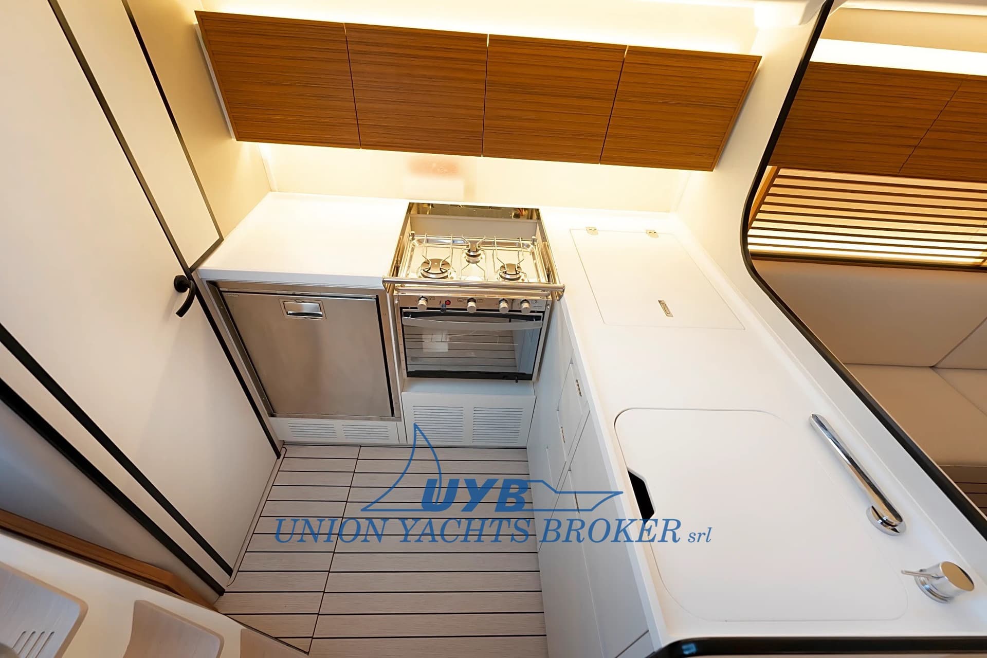 Italia Yachts Italia 12.98 used - hero image 9