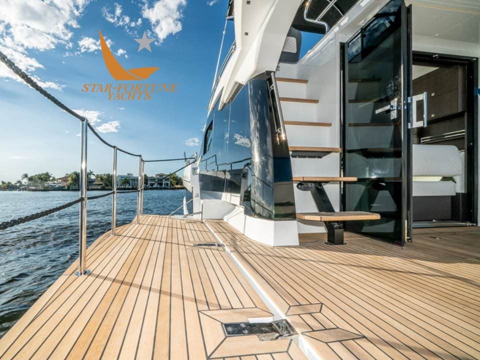 Galeon 400 Fly - Deck View Galeon 400 Fly - Deck View