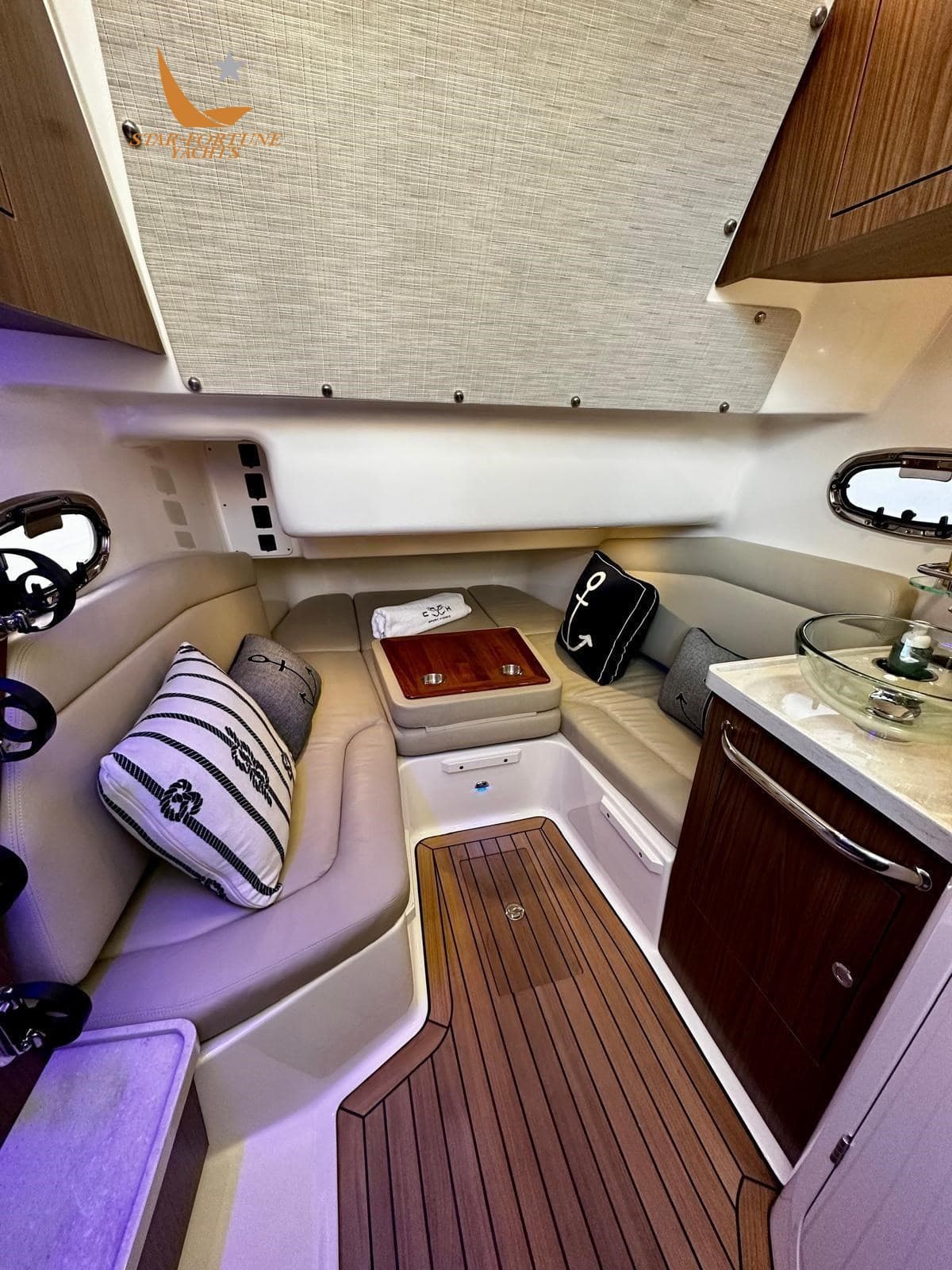 Boston Whaler OUTRAGE 380 d'occasion - image hero 12