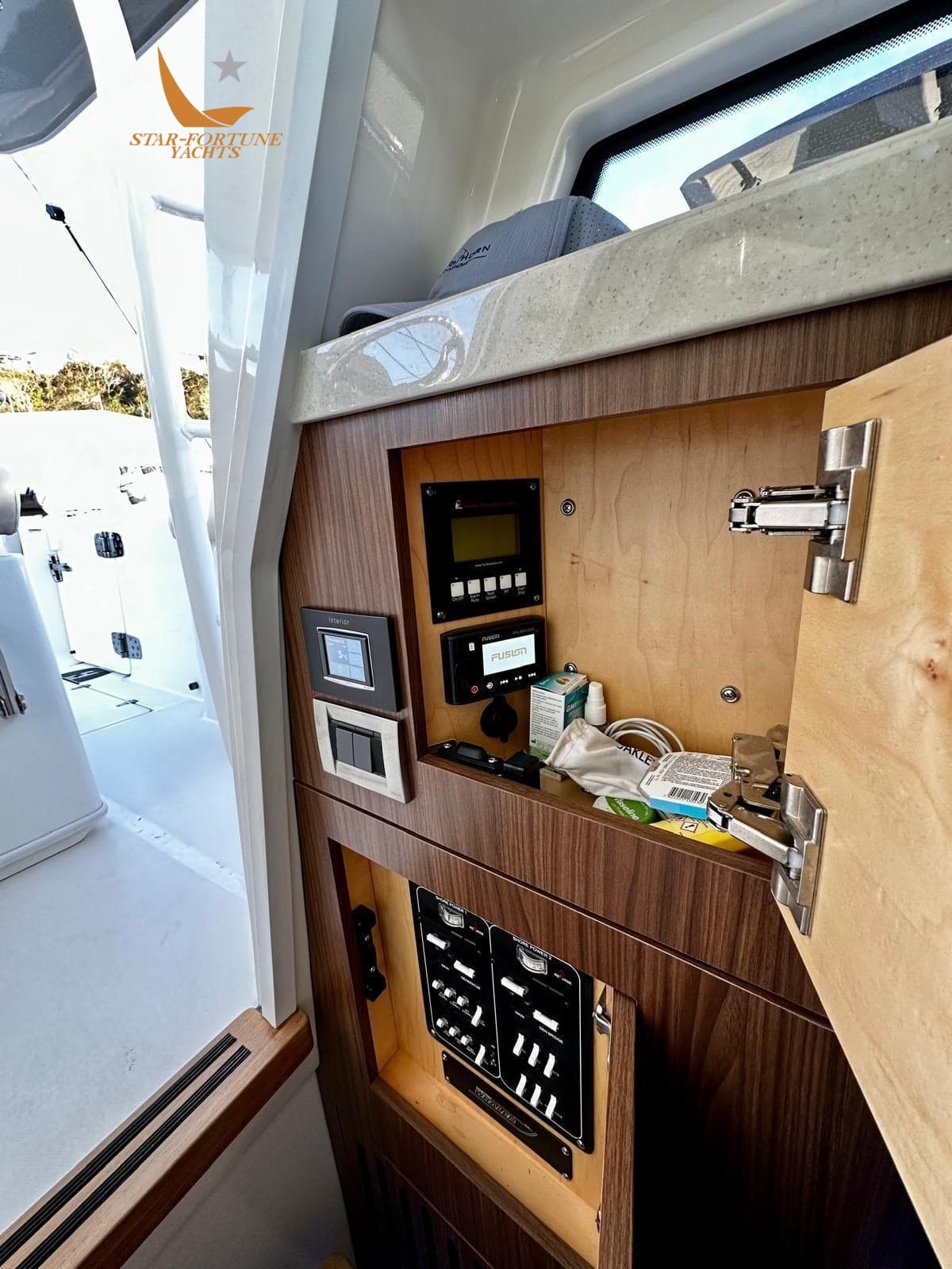 Boston Whaler OUTRAGE 380 d'occasion - image hero 15
