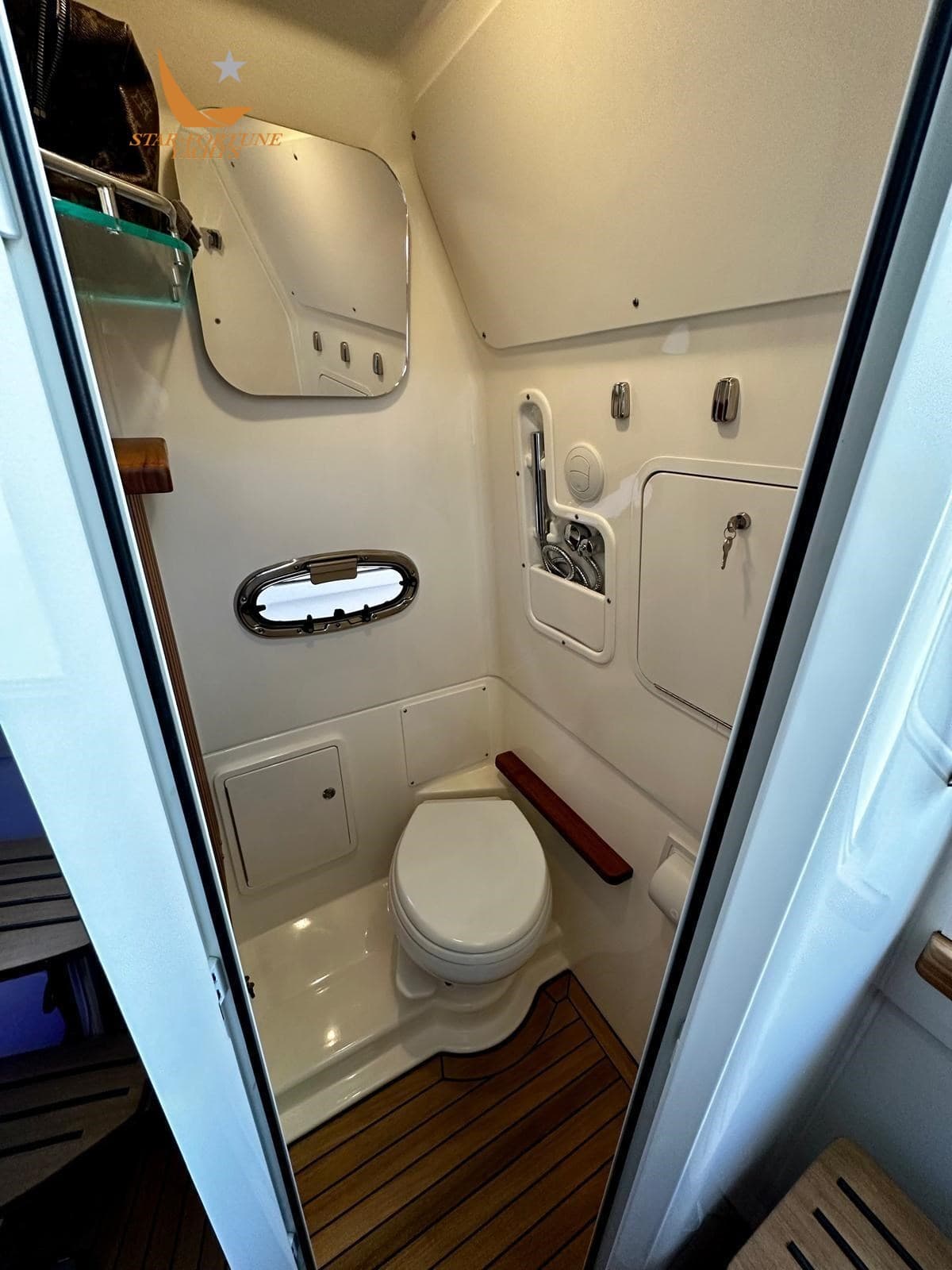 Boston Whaler OUTRAGE 380 d'occasion - image hero 18