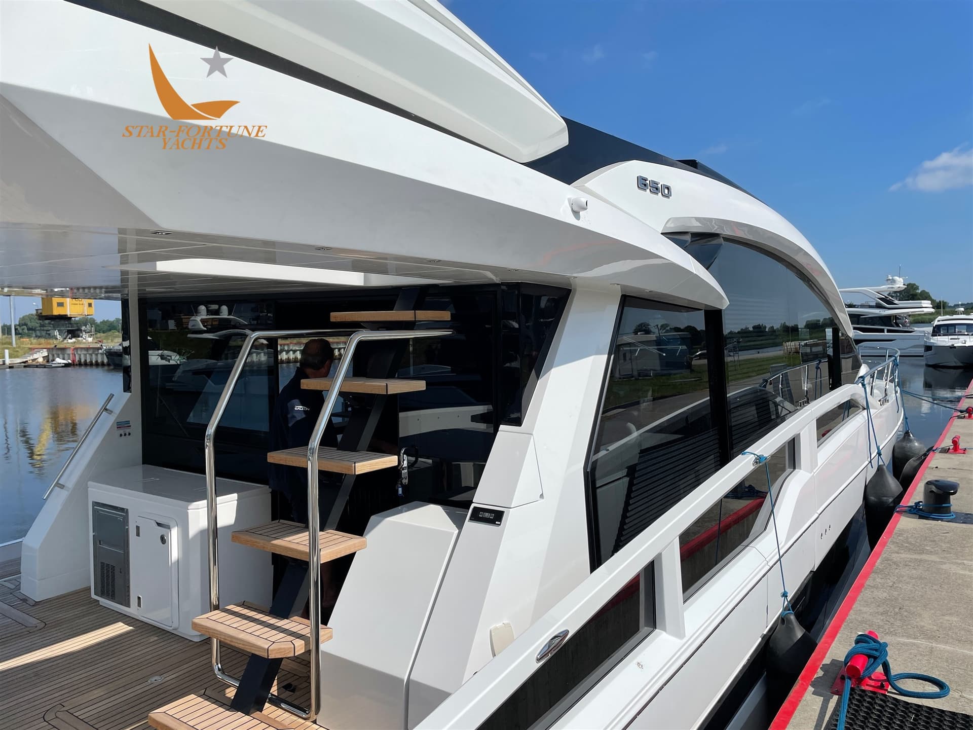 Galeon 650 - Interior View Galeon 650 - Interior View