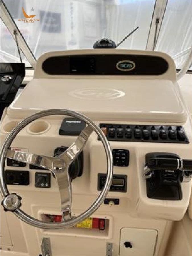 Grady White Boats 305 Express - Detail View 1 Grady White Boats 305 Express - Detail View 1
