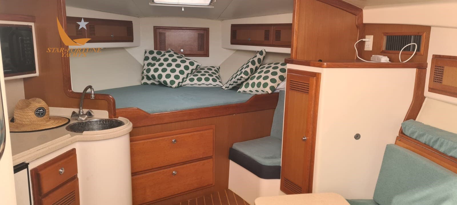 Cabo 31 Express - Deck View Cabo 31 Express - Deck View