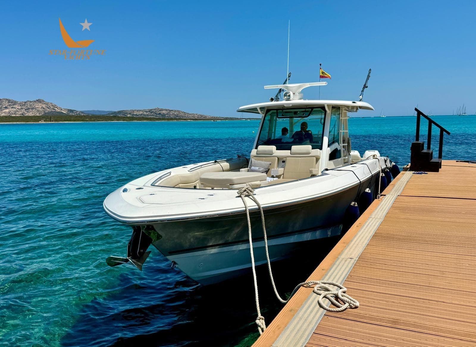 Boston Whaler Outrage 380 - Interior View Boston Whaler Outrage 380 - Interior View