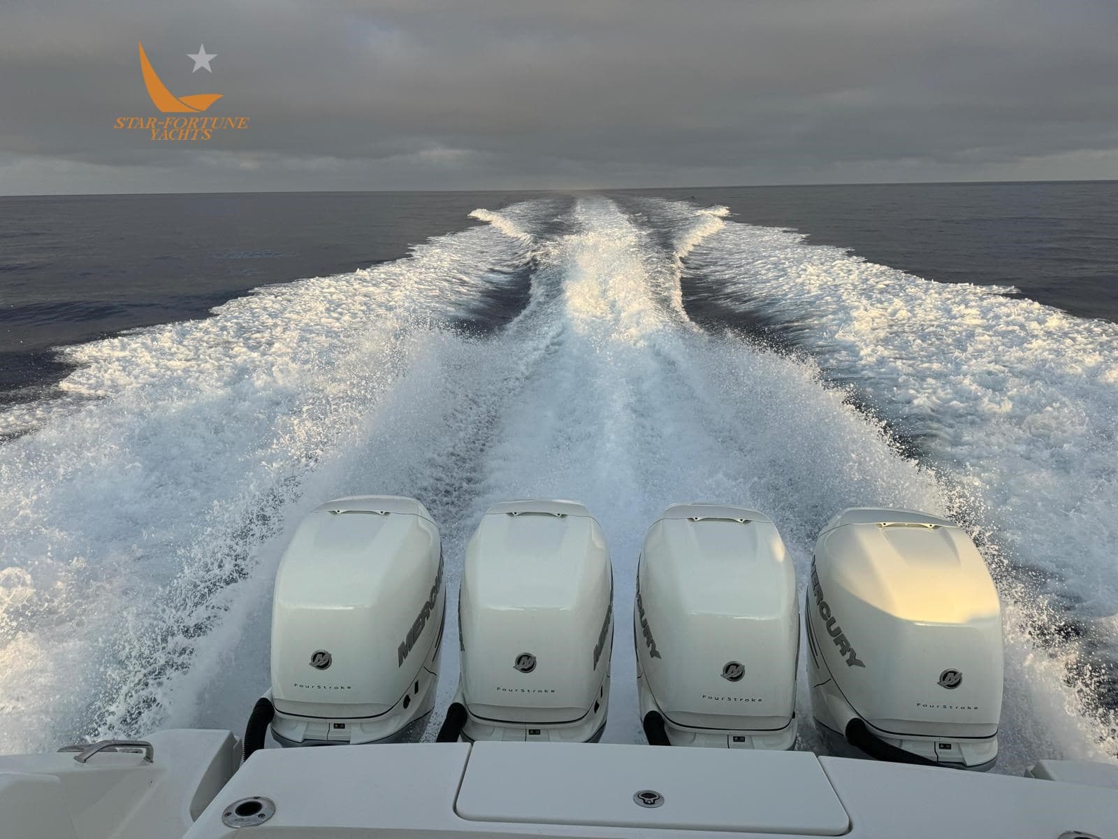 Boston Whaler Outrage 380 - Deck View Boston Whaler Outrage 380 - Deck View