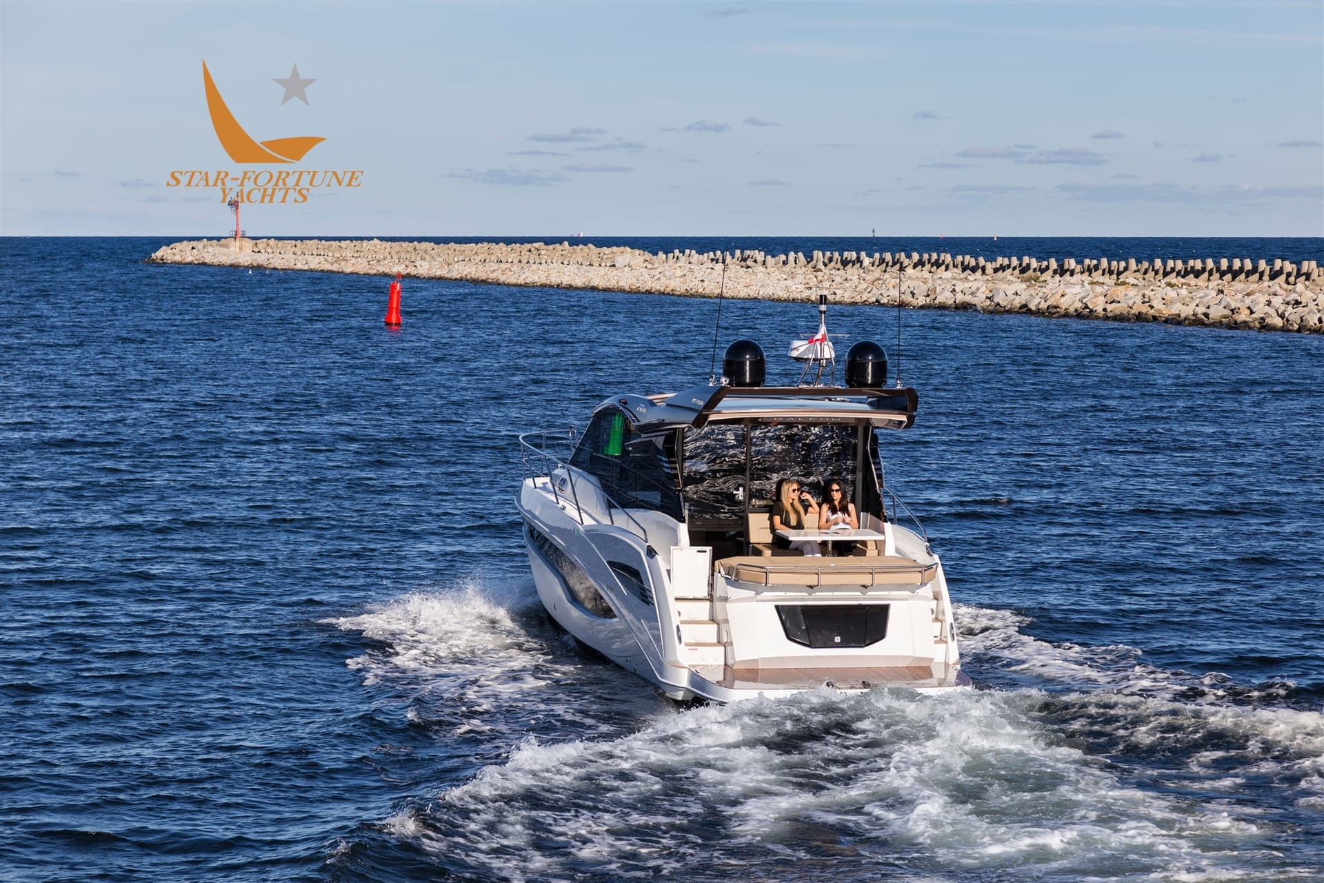 Galeon 425 Hts - Deck View Galeon 425 Hts - Deck View
