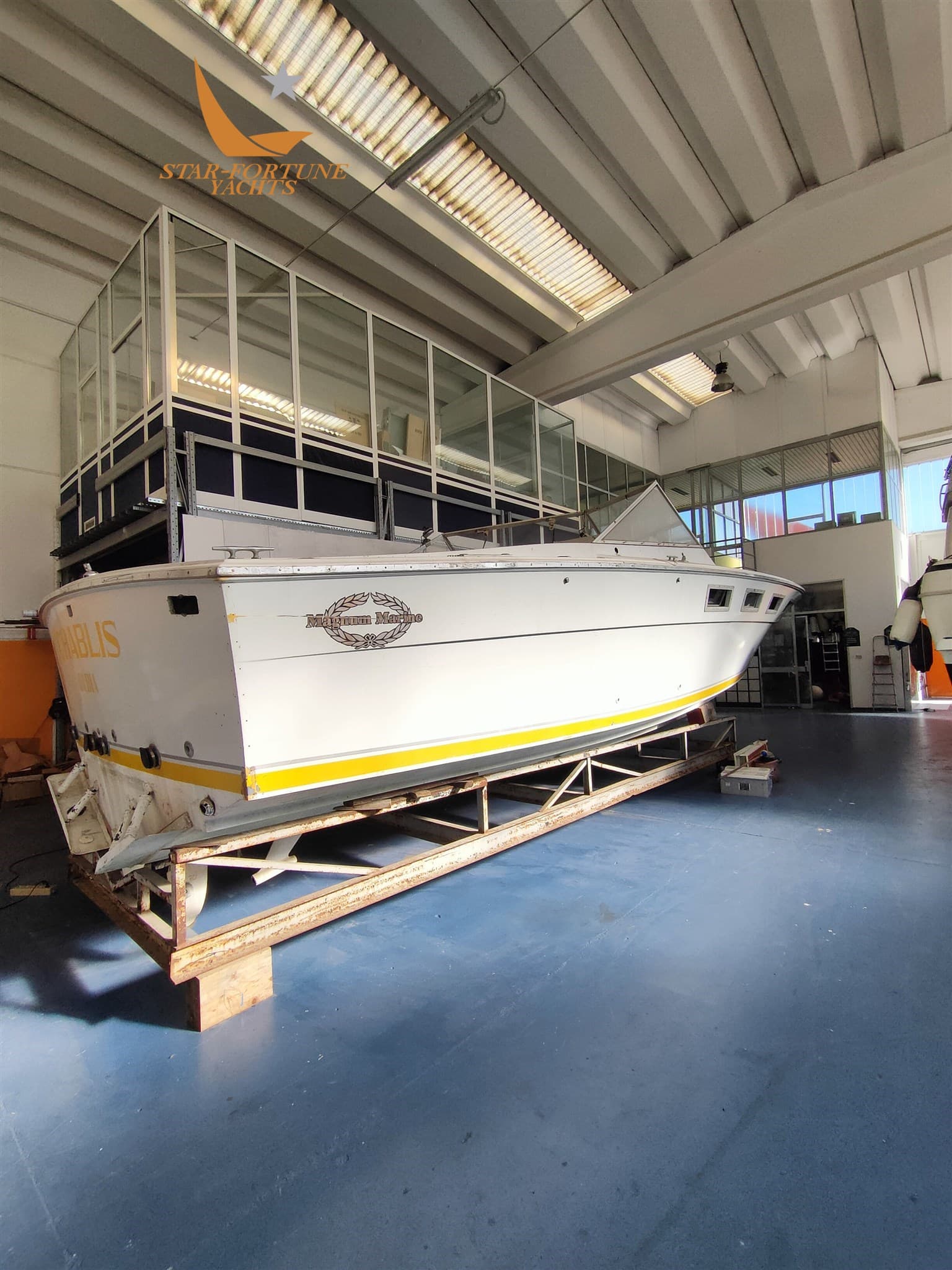 Magnum Marine 35 used - detail 1
