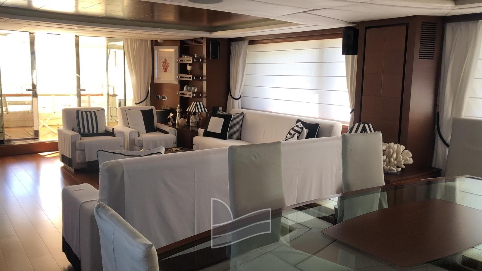 Azimut 105 - Deck View Azimut 105 - Deck View