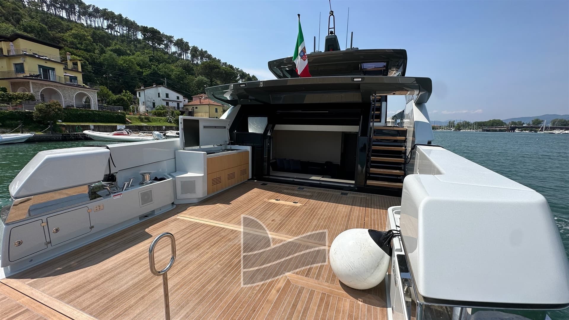 Bluegame Bgx70 - Interior View Bluegame Bgx70 - Interior View