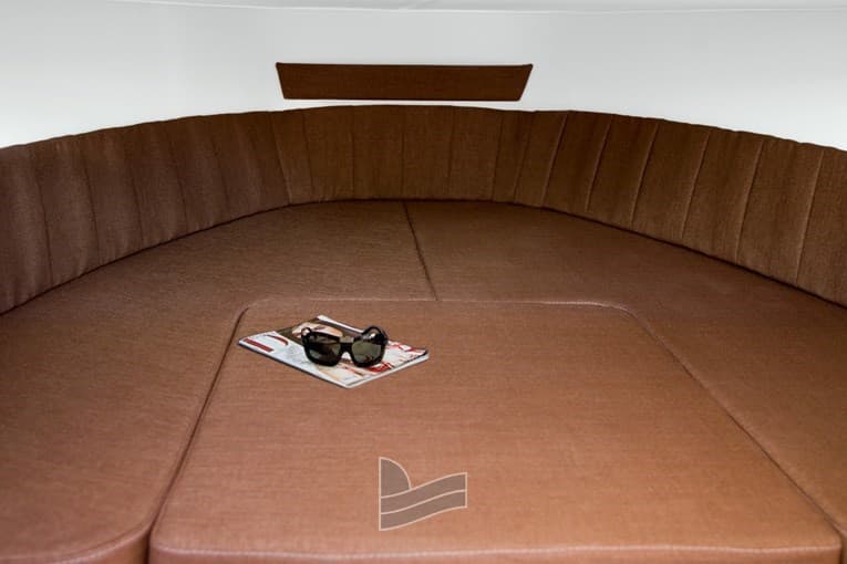 Ranieri International Shadow 22 - Deck View Ranieri International Shadow 22 - Deck View