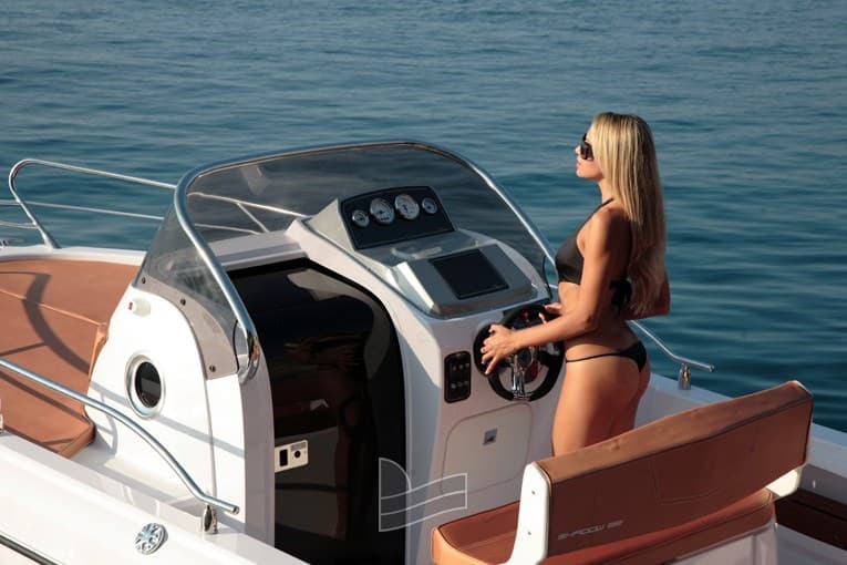 Ranieri International Shadow 22 - Interior View Ranieri International Shadow 22 - Interior View