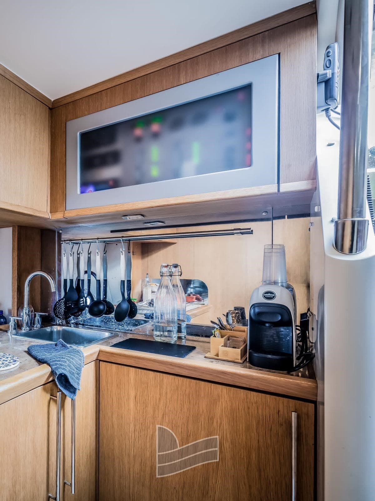 Sessa Marine Oyster 42 - Deck View Sessa Marine Oyster 42 - Deck View