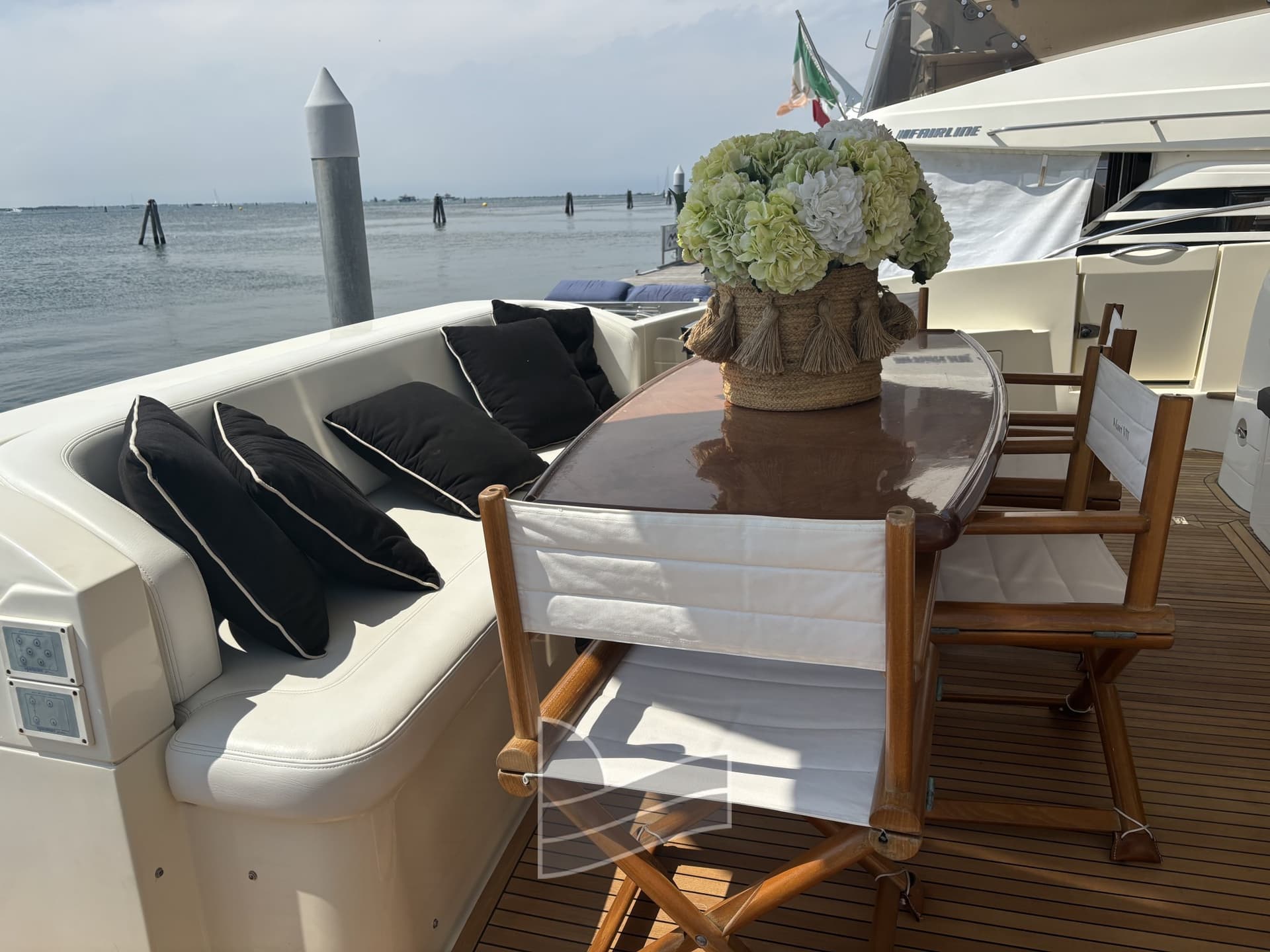 Azimut 68 - Detail View 1 Azimut 68 - Detail View 1