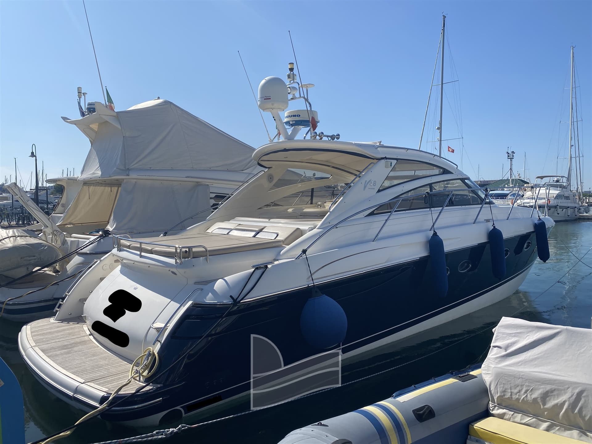 Princess Yachts V 48 used - detail 1
