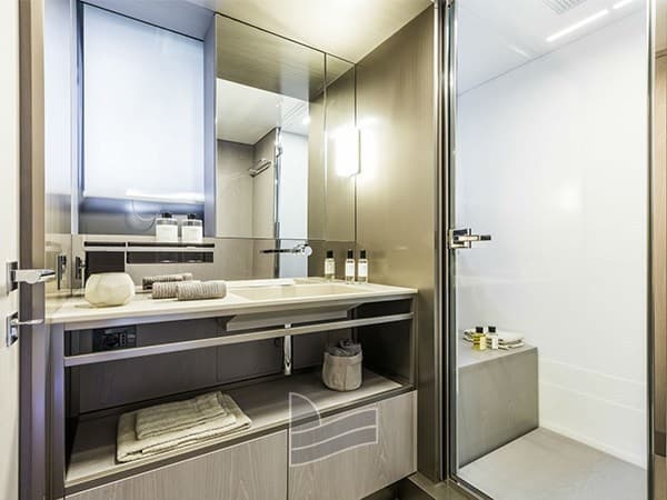 Ferretti Yachts F850 HT usato - foto hero 7
