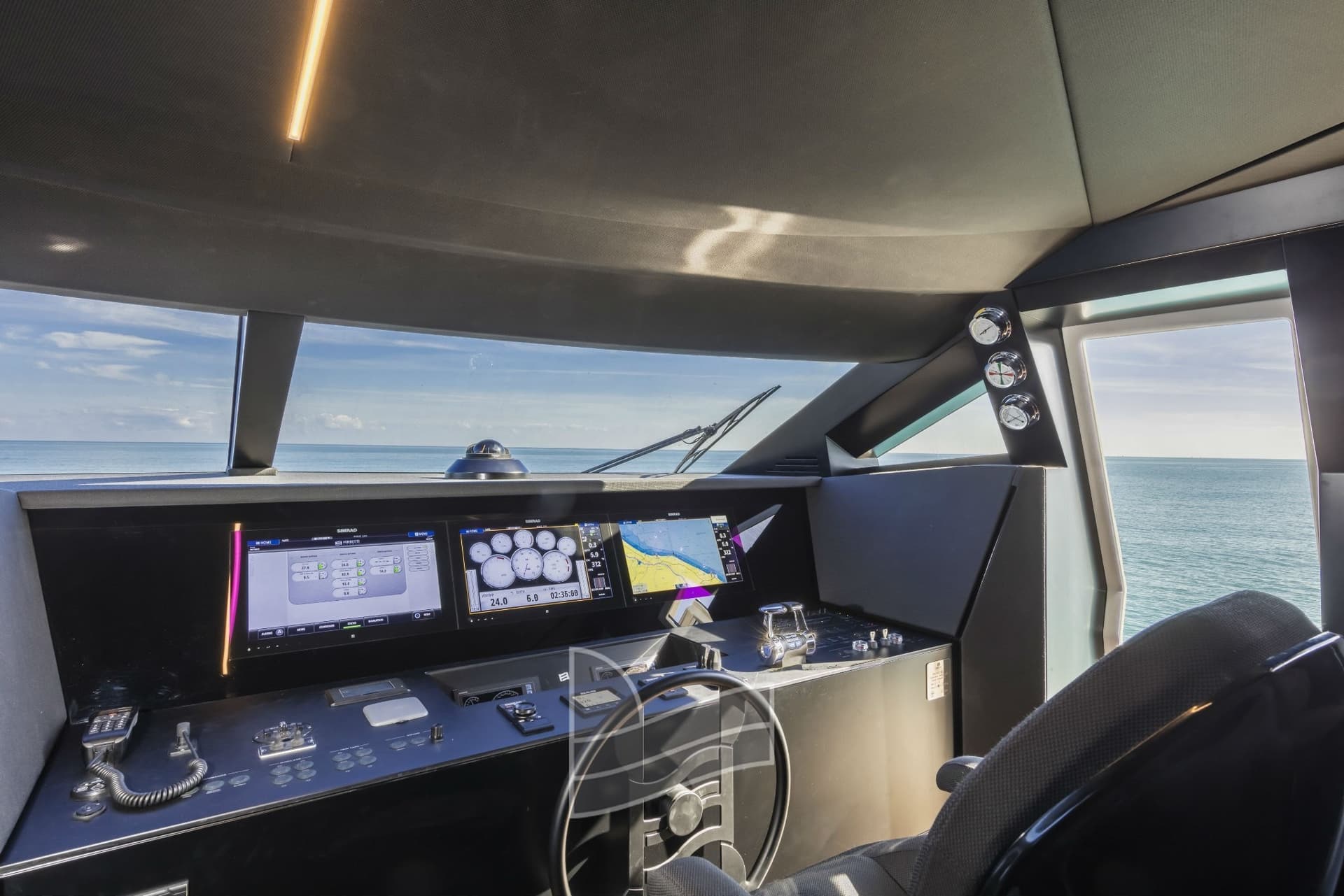 Ferretti Yachts F850 HT usato - foto hero 5