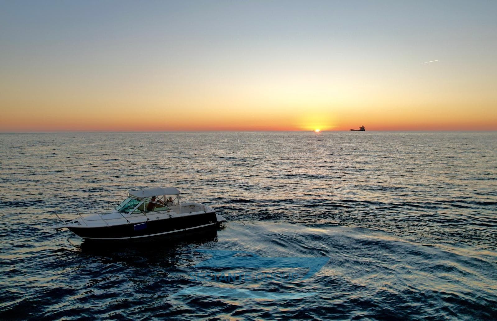 Tiara Yachts 2900 Coronet - Deck View Tiara Yachts 2900 Coronet - Deck View