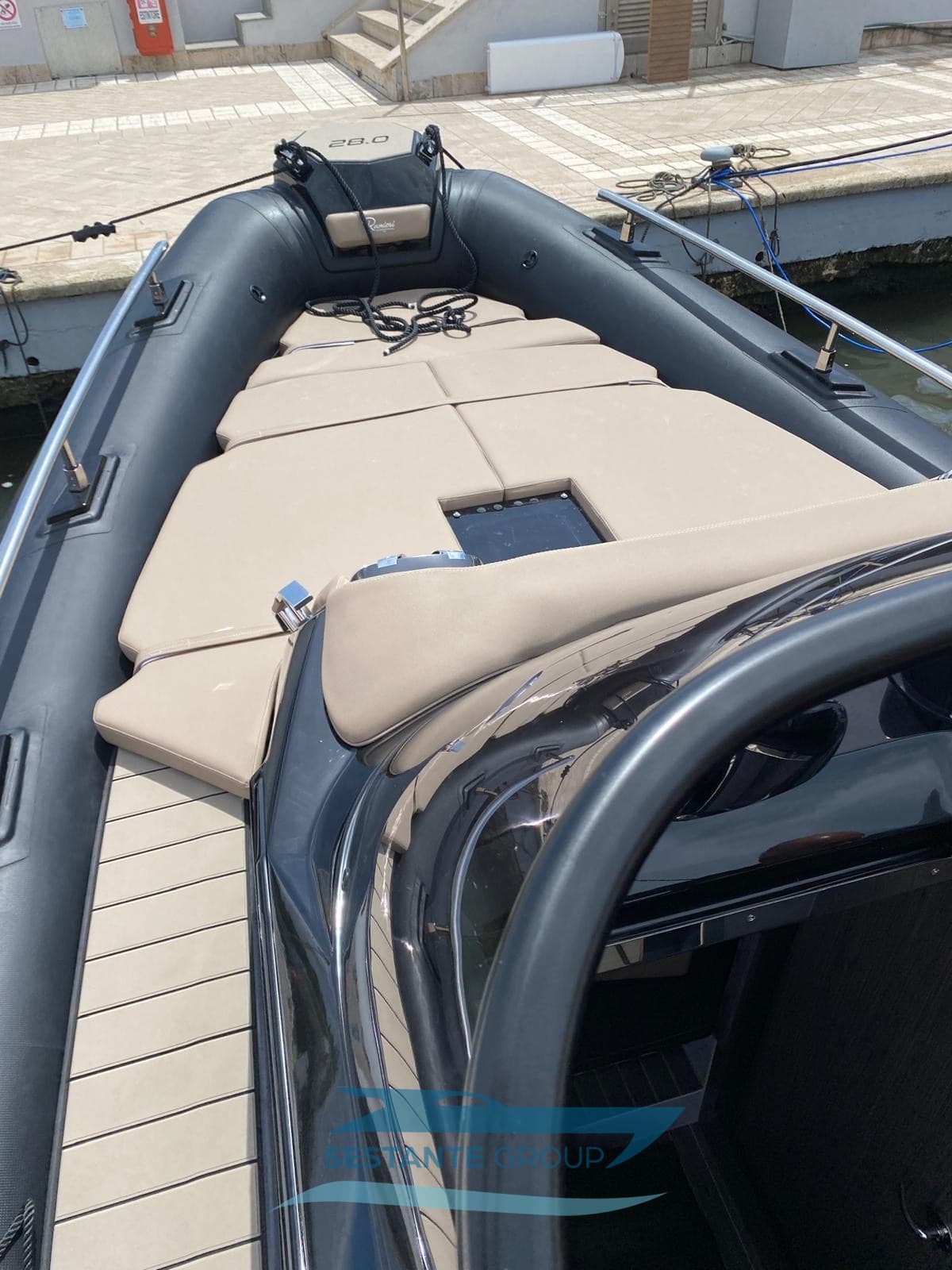 Ranieri International Cayman 28 Executive Trofeo usato - foto hero 6