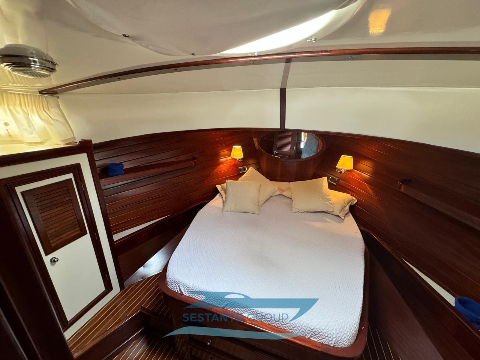 Austin Parker Lobster 39 - Deck View Austin Parker Lobster 39 - Deck View