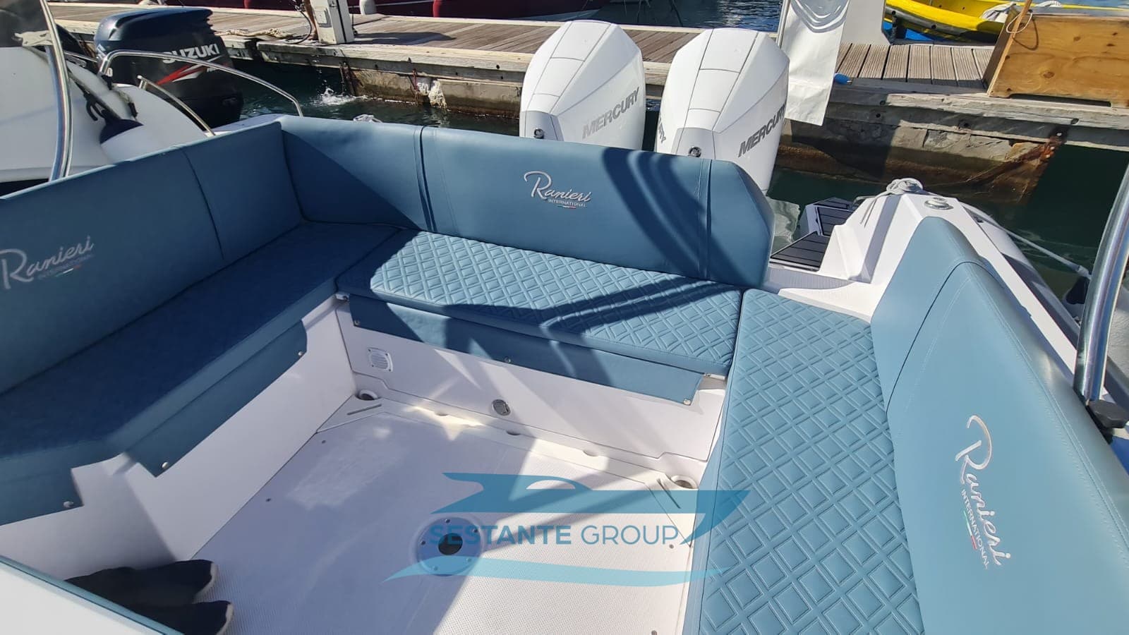 Ranieri International Cayman 28 Executive - Deck View Ranieri International Cayman 28 Executive - Deck View