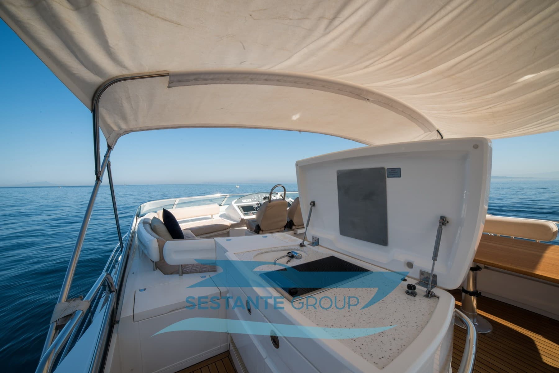 Fairline Squadron 74 - Deck View Fairline Squadron 74 - Deck View