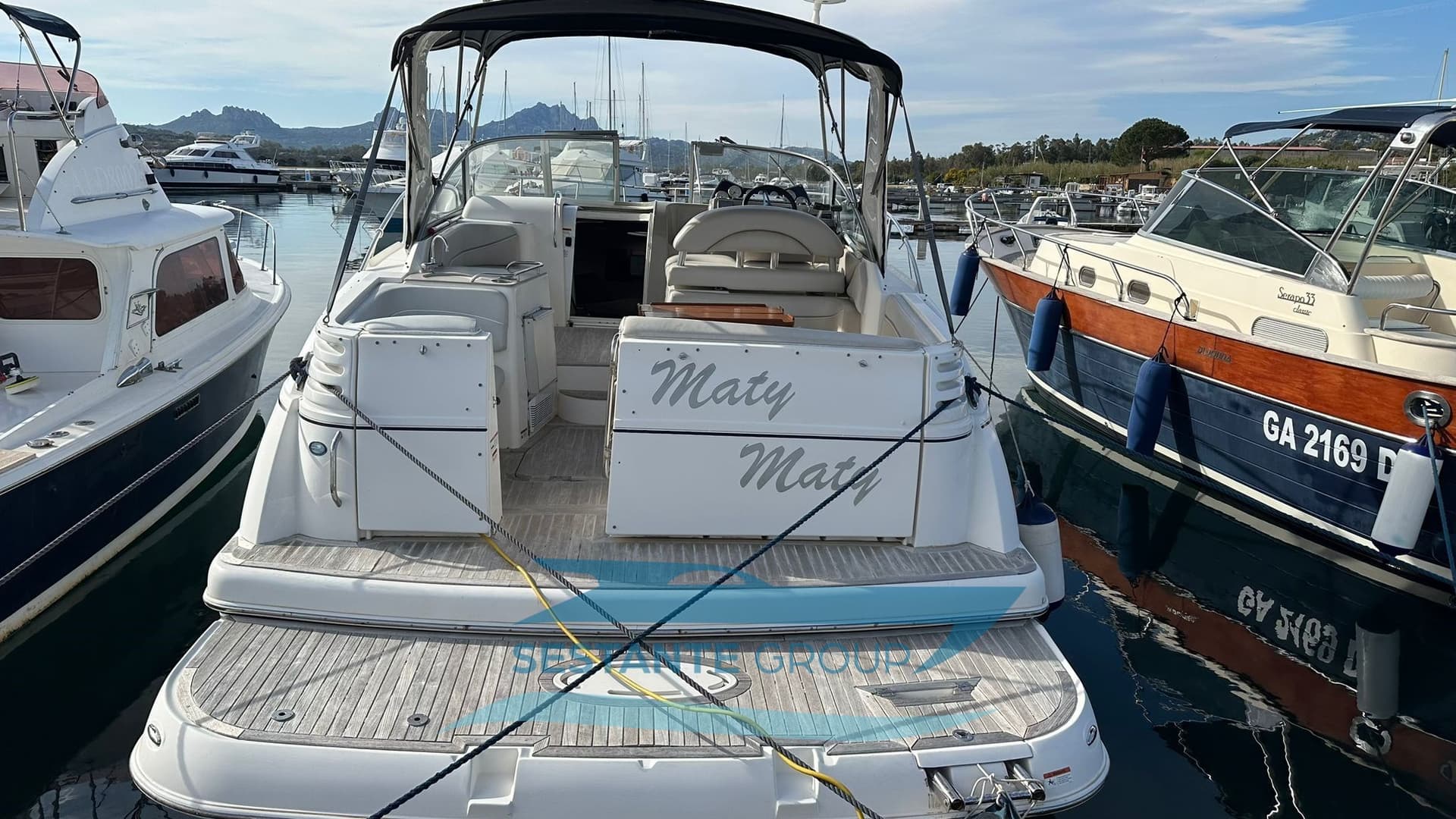 Larson Boats Cabrio 330 - Interior View Larson Boats Cabrio 330 - Interior View
