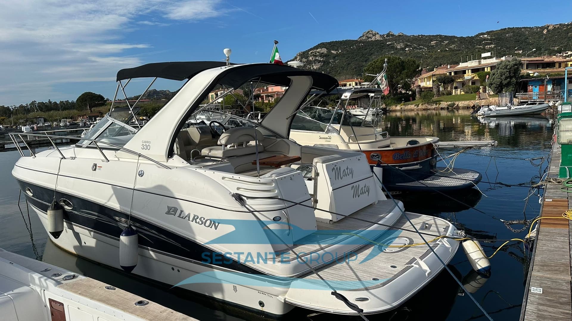 Larson Boats Cabrio 330 - Detail View 1 Larson Boats Cabrio 330 - Detail View 1