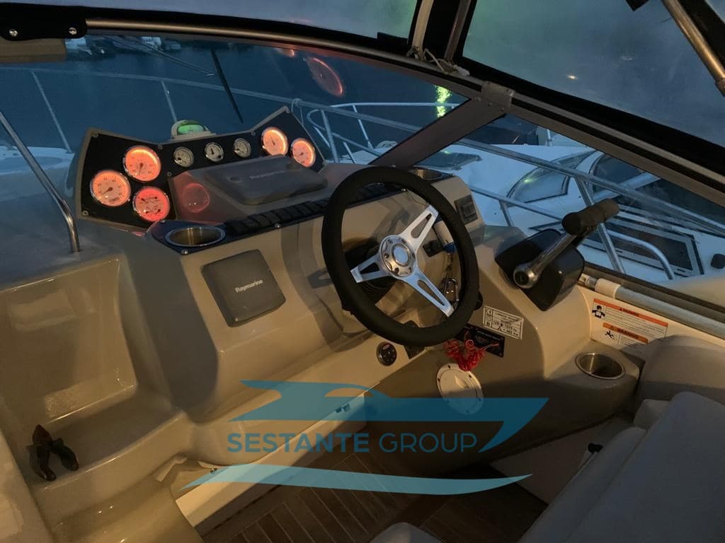 Larson Boats Cabrio 330 d'occasion - image hero 13