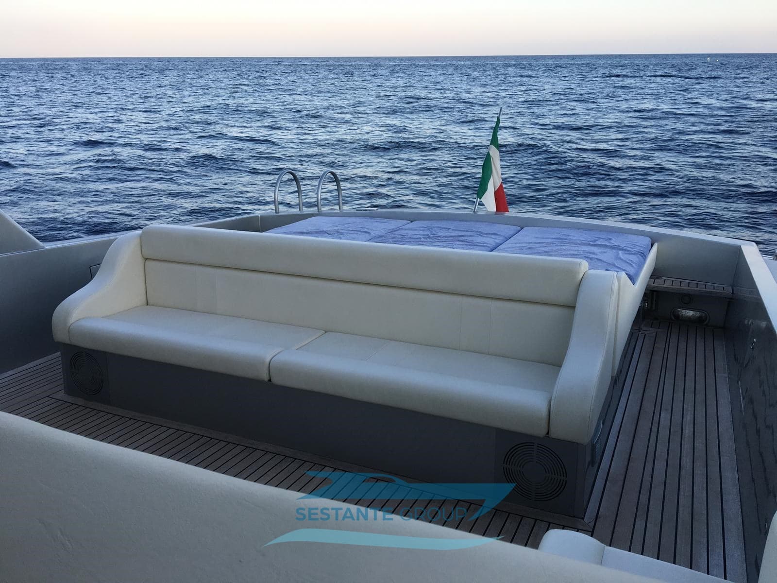 Magnum Marine Magnum 53' Sport usato - foto hero 18