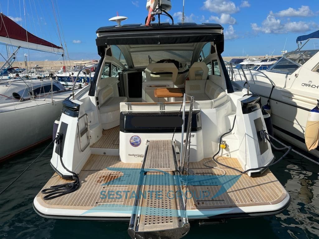 Beneteau Gt 40 - Interior View Beneteau Gt 40 - Interior View