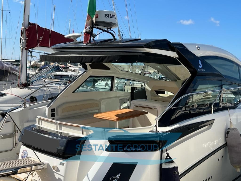 Beneteau Gt 40 - Detail View 1 Beneteau Gt 40 - Detail View 1