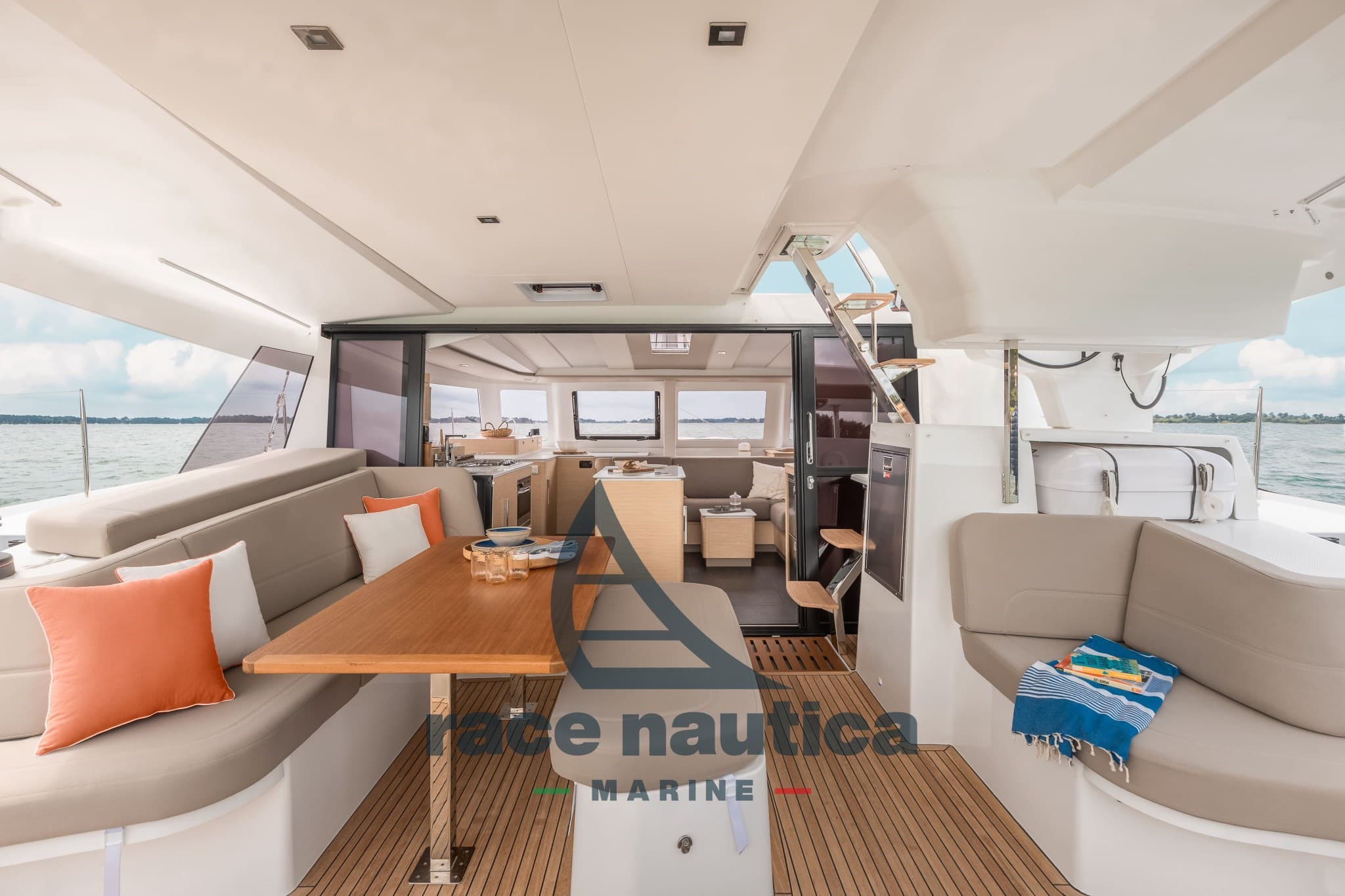 Fountaine Pajot New 41 - Deck View Fountaine Pajot New 41 - Deck View