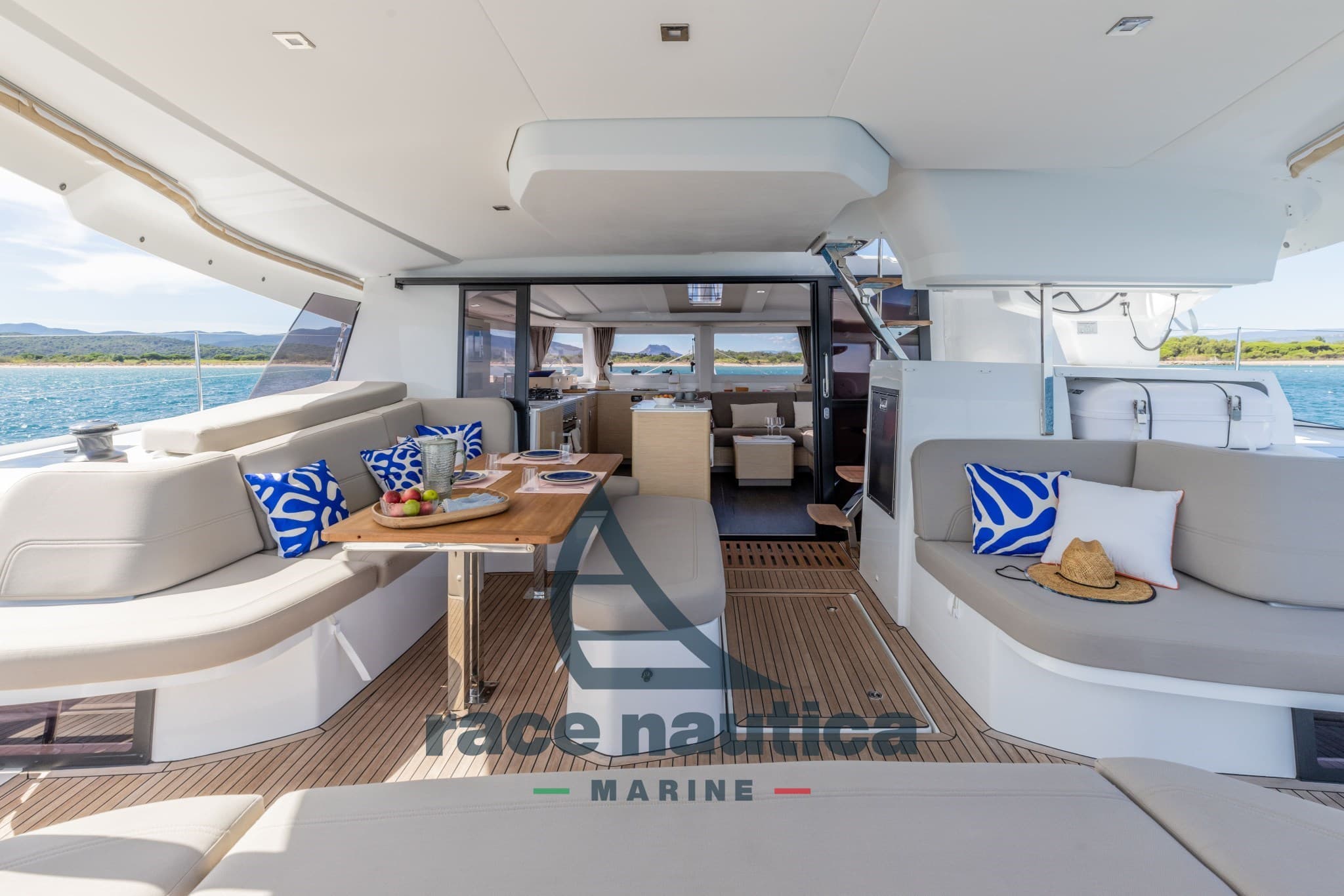 Fountaine Pajot 44 - Deck View Fountaine Pajot 44 - Deck View