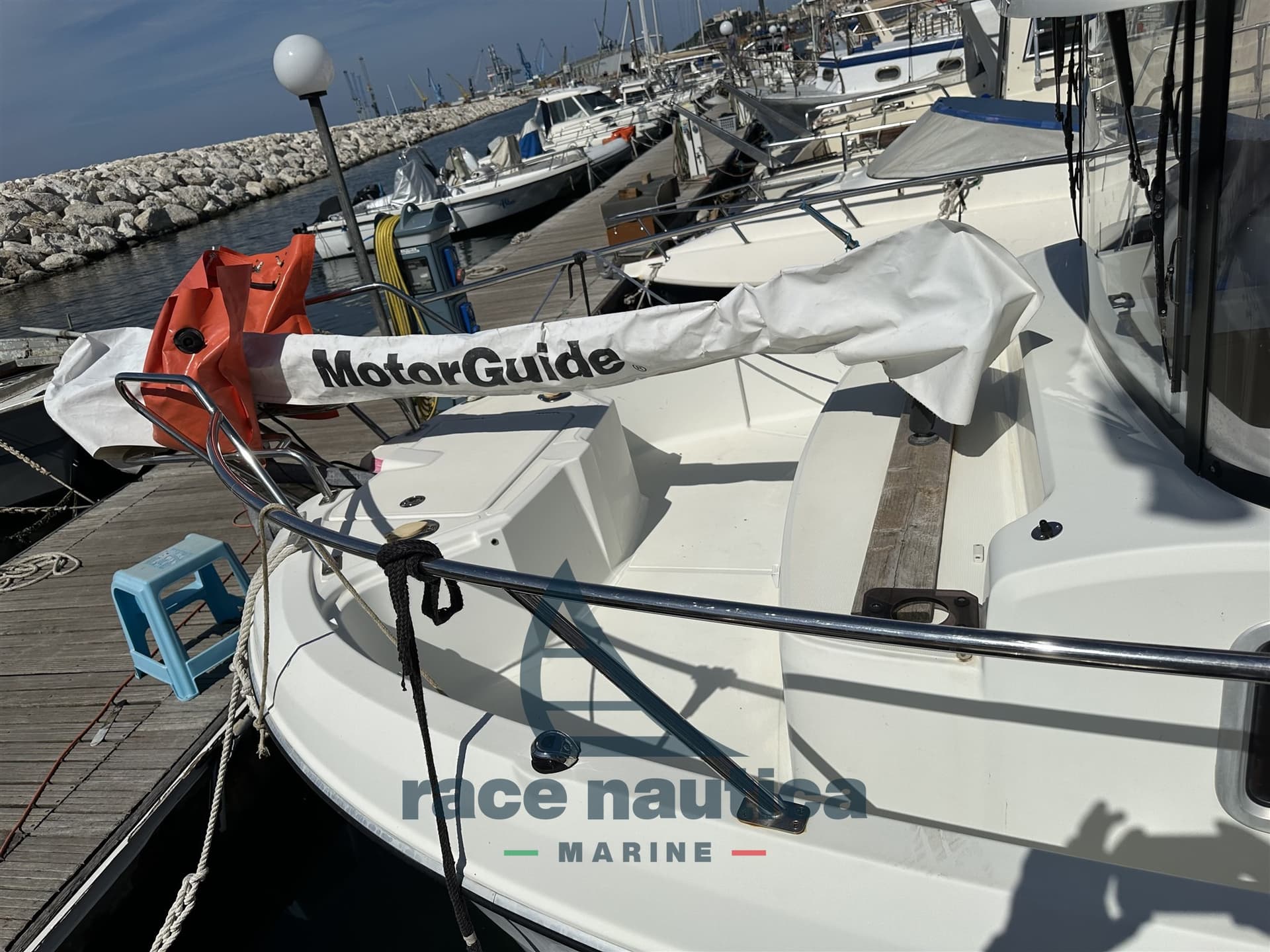 Beneteau Barracuda 8 - Deck View Beneteau Barracuda 8 - Deck View