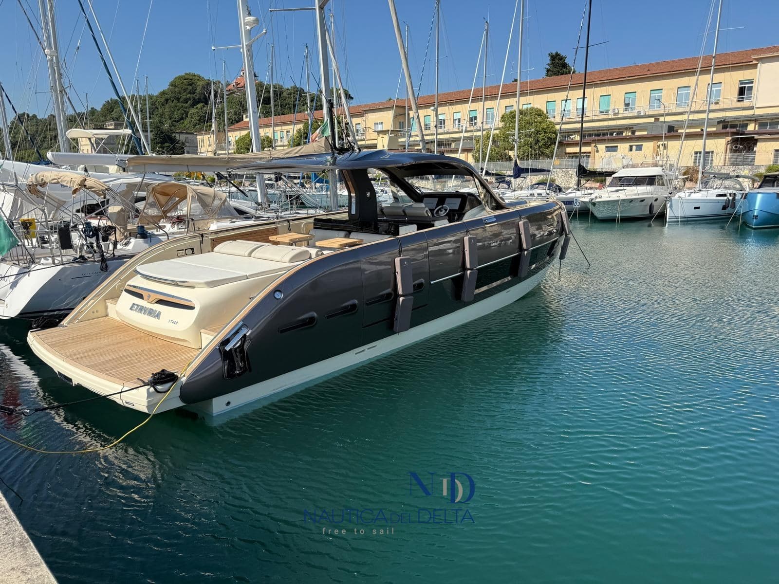 Invictus Tt460 - Interior View Invictus Tt460 - Interior View