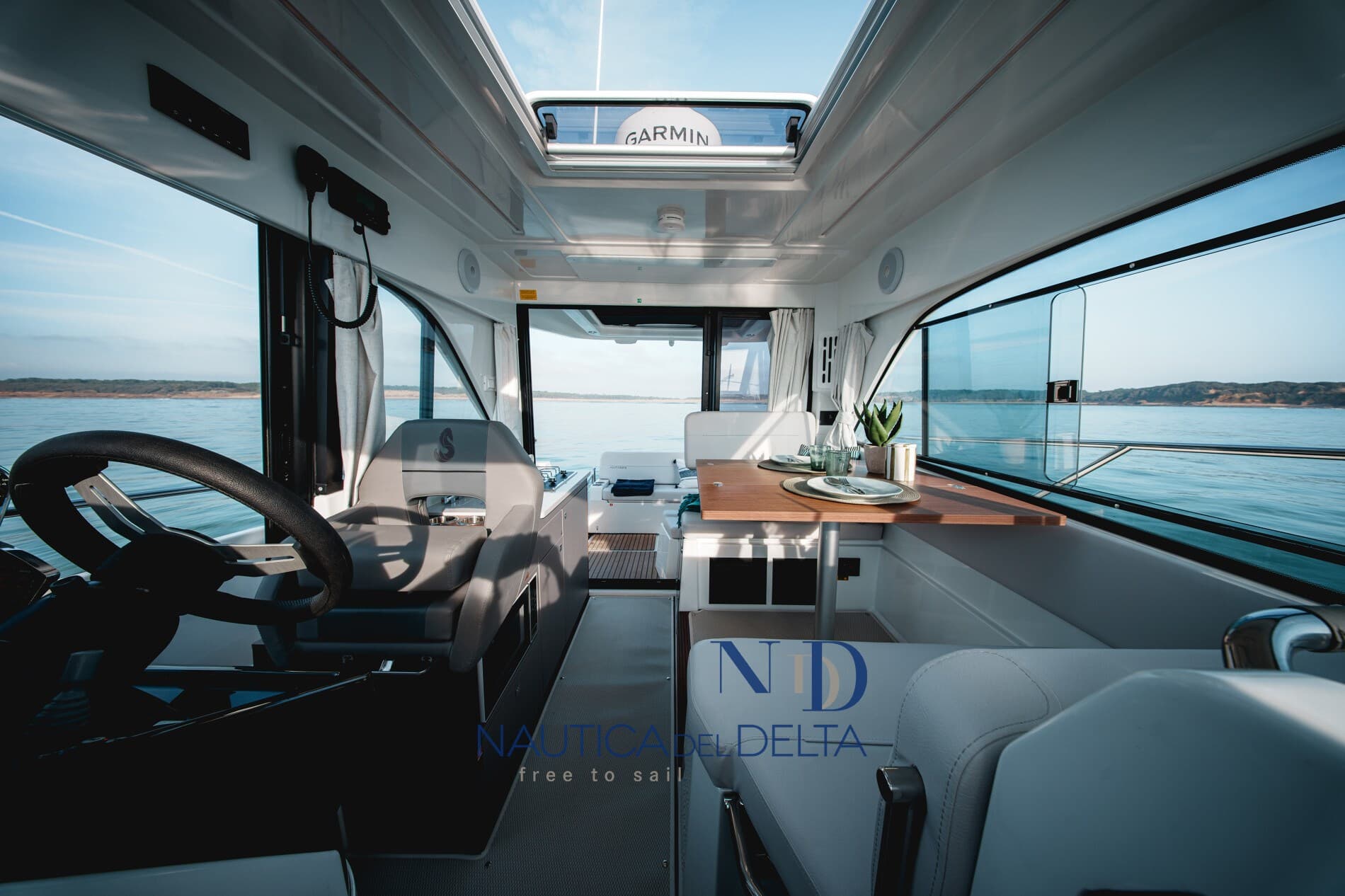 Beneteau Antares 9 OB v2 usato - foto hero 2
