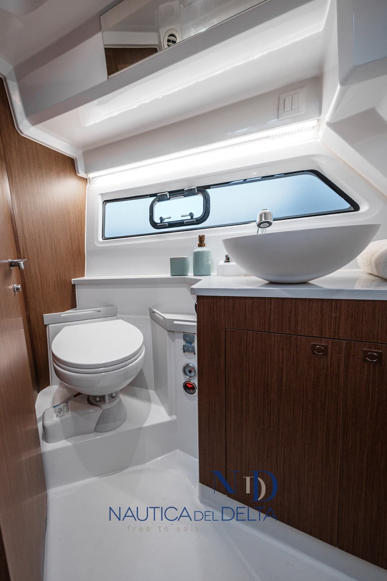 Beneteau Antares 9 OB v2 usato - foto hero 16