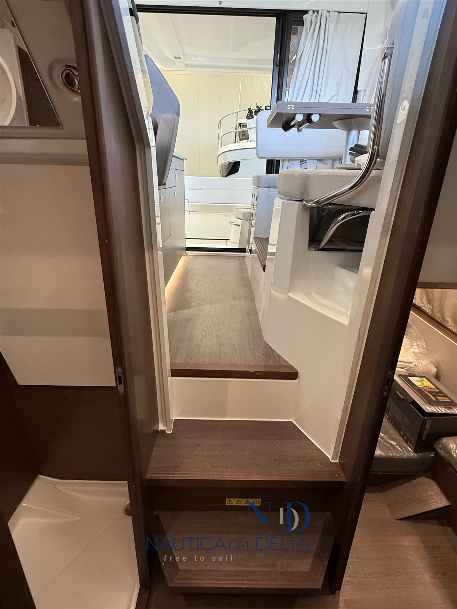Beneteau Antares 9 OB v2 usato - foto hero 4