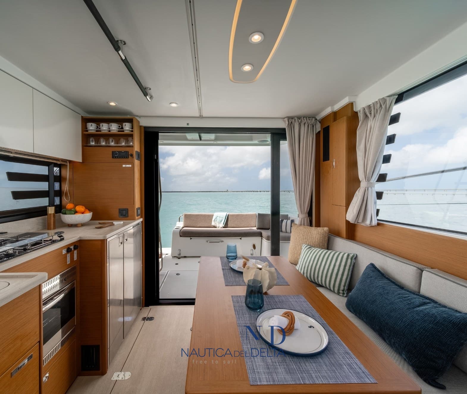 Beneteau Swift Trawler 37 Fly usato - foto hero 4