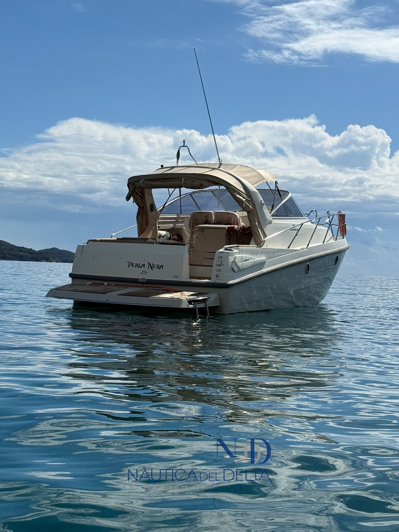 Cranchi Zaffiro 32 - Deck View Cranchi Zaffiro 32 - Deck View