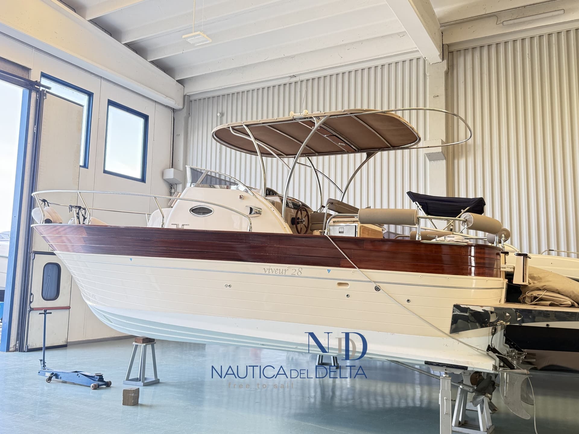 Cantieri Tirrenia Viveur 28 Cabin used - detail 1