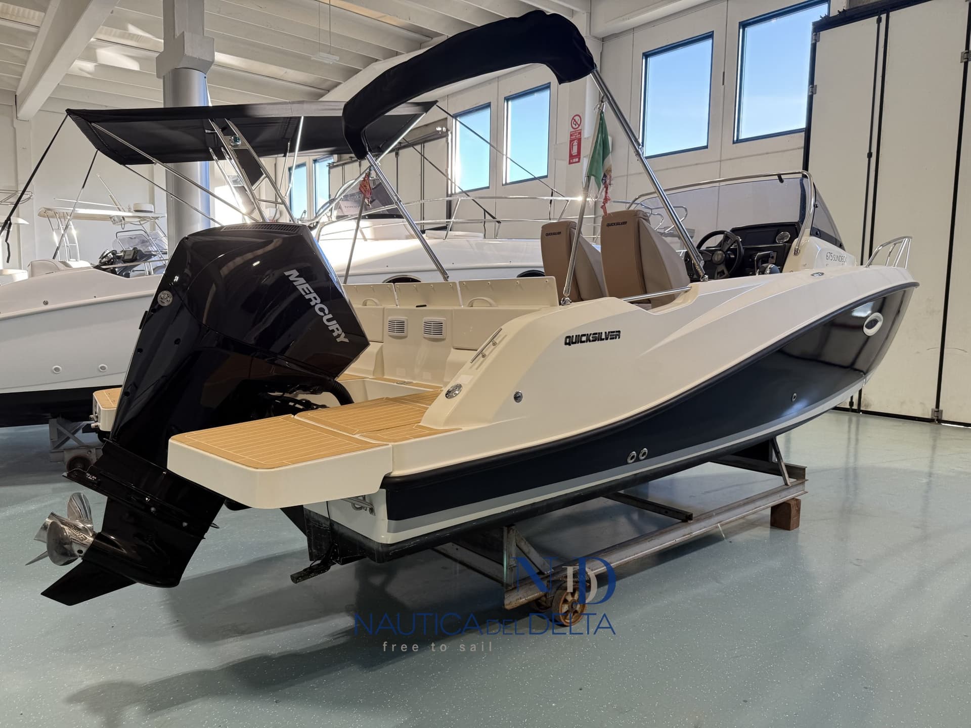 Quicksilver Activ 675 Sundeck - Main View Quicksilver Activ 675 Sundeck - Main View