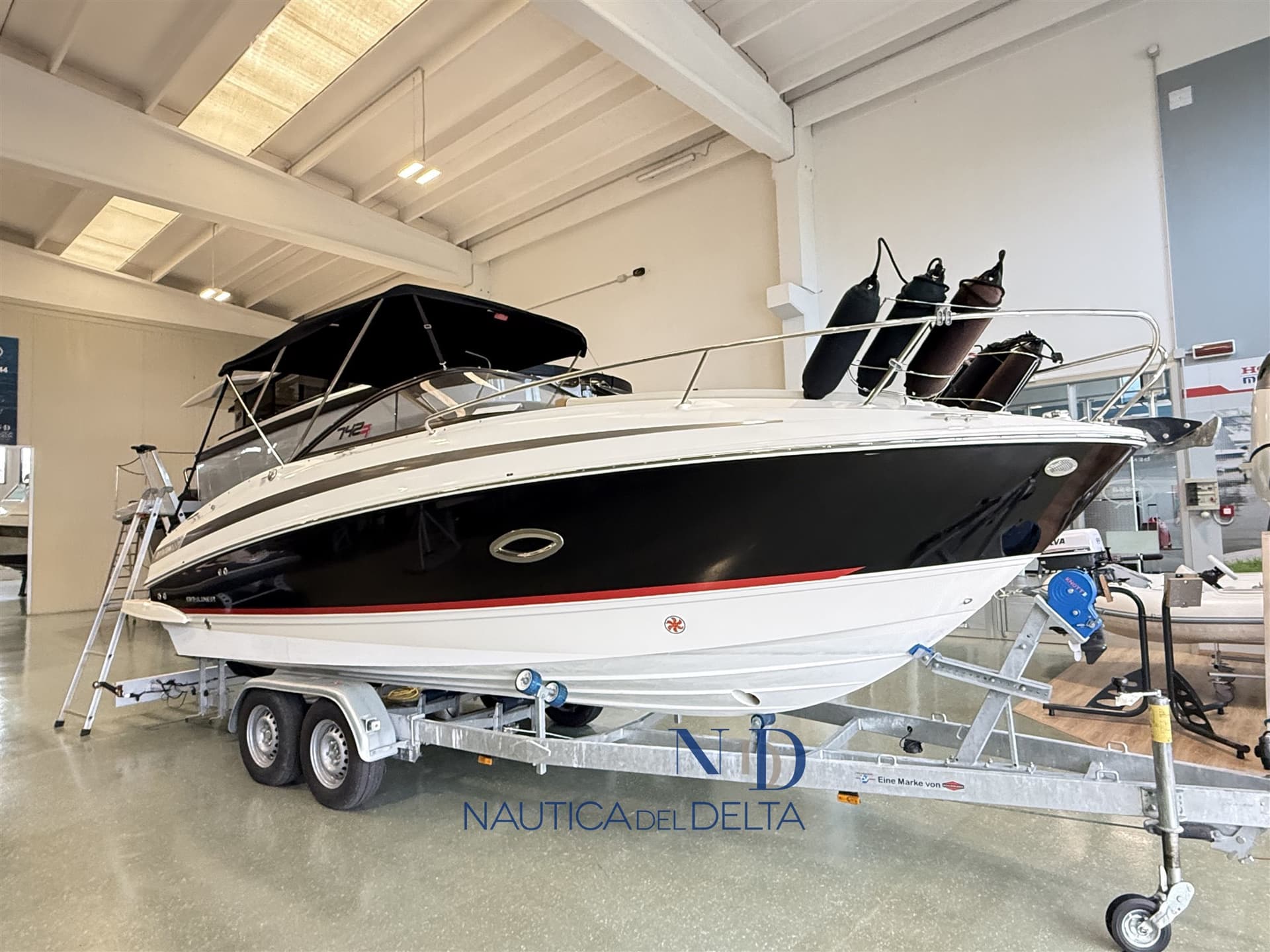 Bayliner 742r Cuddy Cabin - Main View Bayliner 742r Cuddy Cabin - Main View